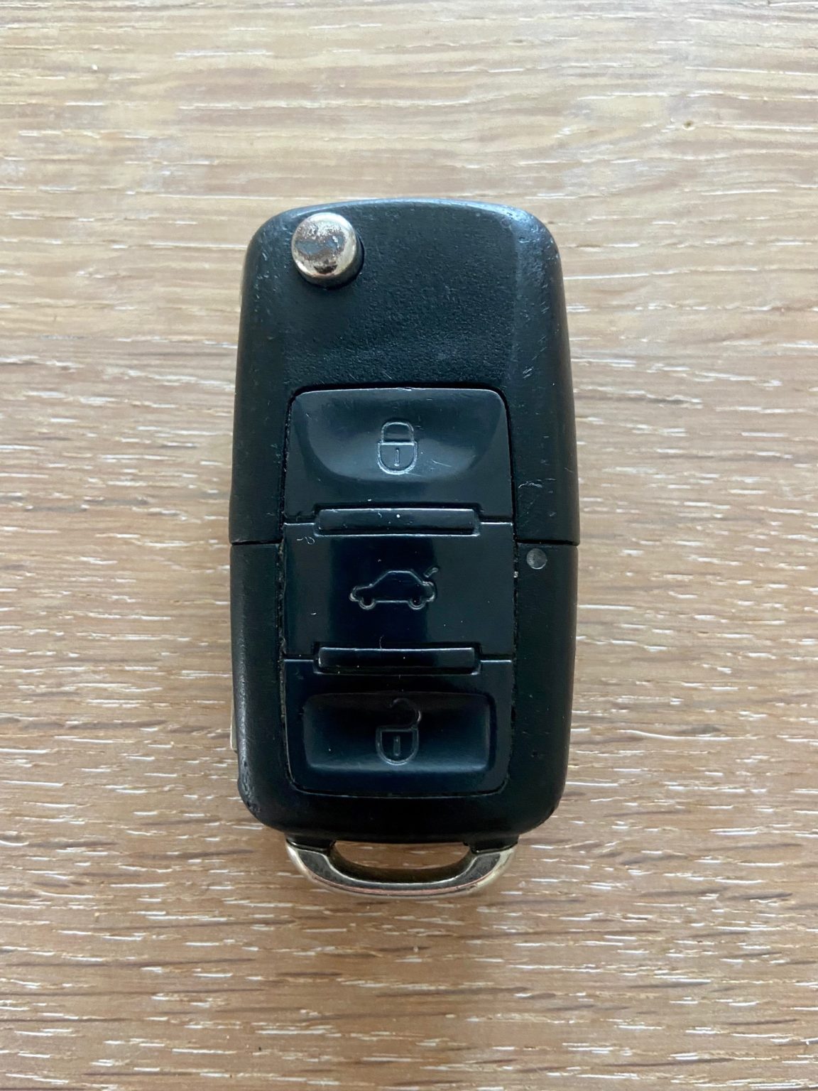 CHANGE KEY BATTERY SKODA | How to Change key Battery Skoda in 30 sek